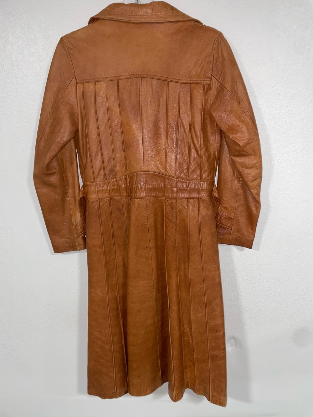 Vintage Women's Tan Leather Trench Coat - Picture 5 of 13